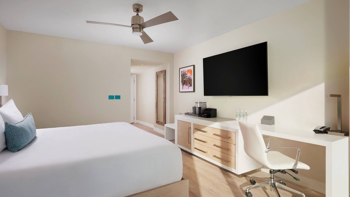Charlotte Harbor Hotel | Two Premium King Stay – Ideal for Groups or Multi-Generational Trips