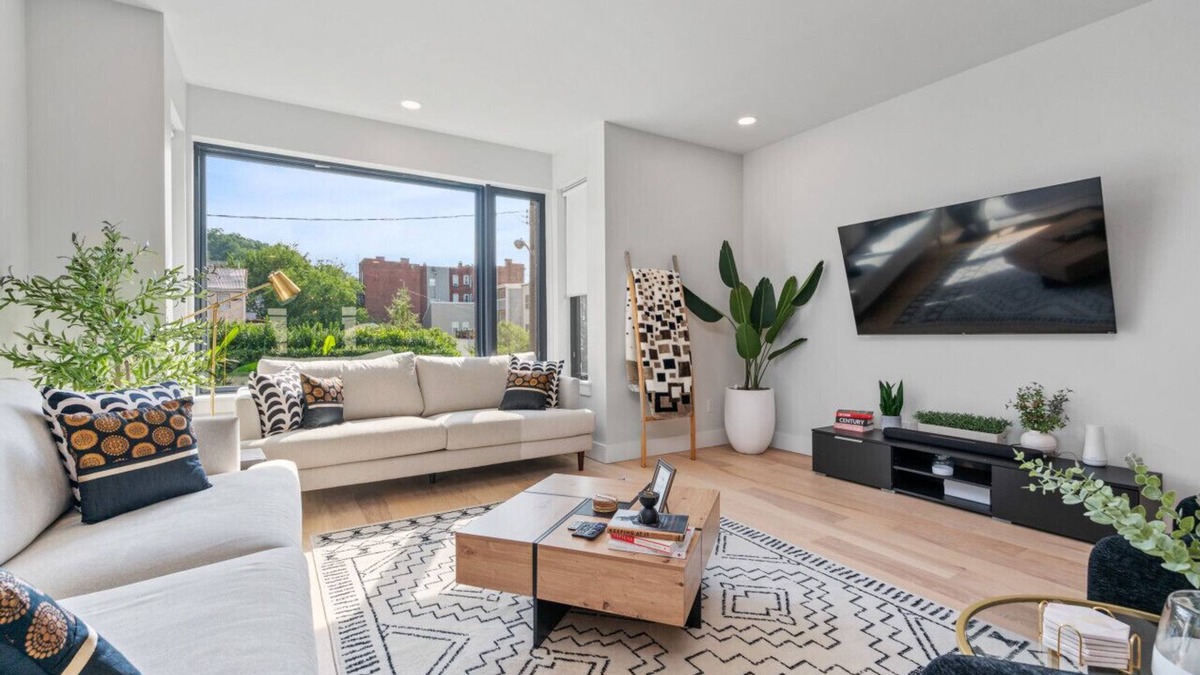 Central Northside House | Two Private Rooms on Arch Street