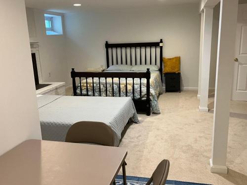 Lexington House | Two queen beds with private bathroom for summer stay