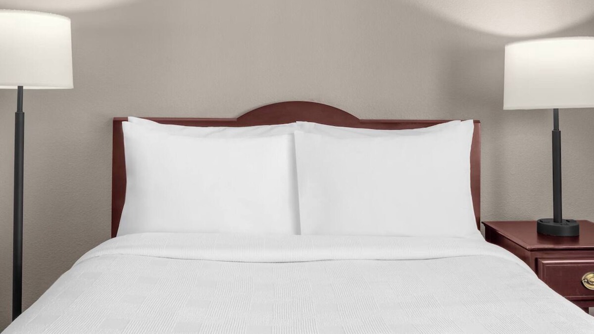 Hillsboro Hotel | Two Relaxing Suite Retreat with Full Kitchen & On-Site Fireplace | Free Parking