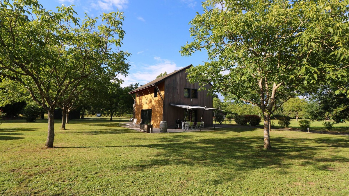 Saint-Vincent-de-Cosse Cottage | TWO RENOVATED TABACCO BARNS WITH HEATED POOL, AC & SPEED WIFI - river 800m away