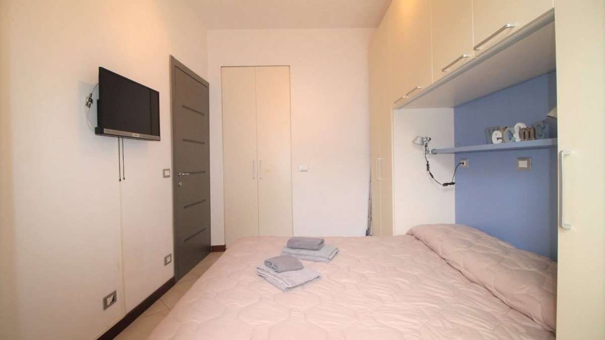 Alpes-Maritimes Apartment | Two-room apartment pedestrian area with access to the sea and all services