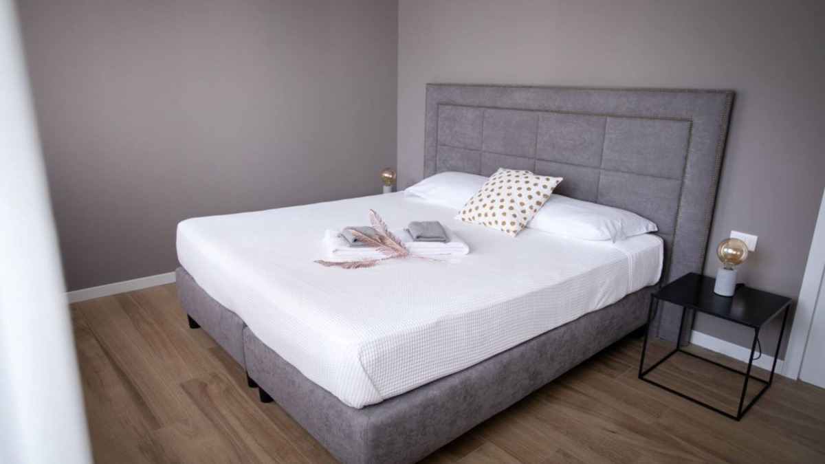 Borgo San Leonardo Apartment | TWO-ROOM DOVEGREY APARTMENT IN DONIZETTI ROYAL