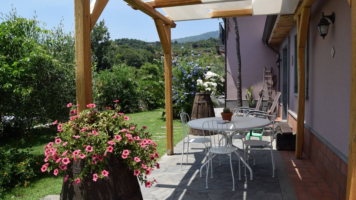 Santa Venerina House | Two-room house with pool, garden, barbecue, relaxation on the slopes of Etna