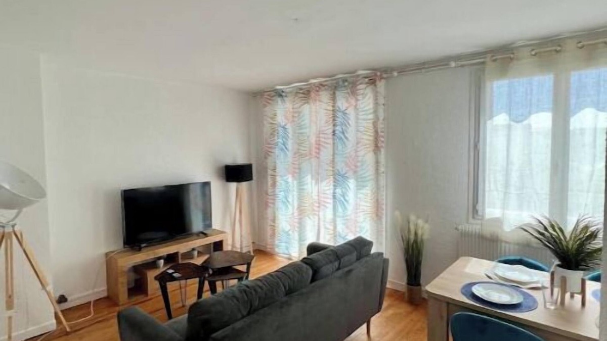 Evreux Apartment | Two rooms available, near Evreux cathedral