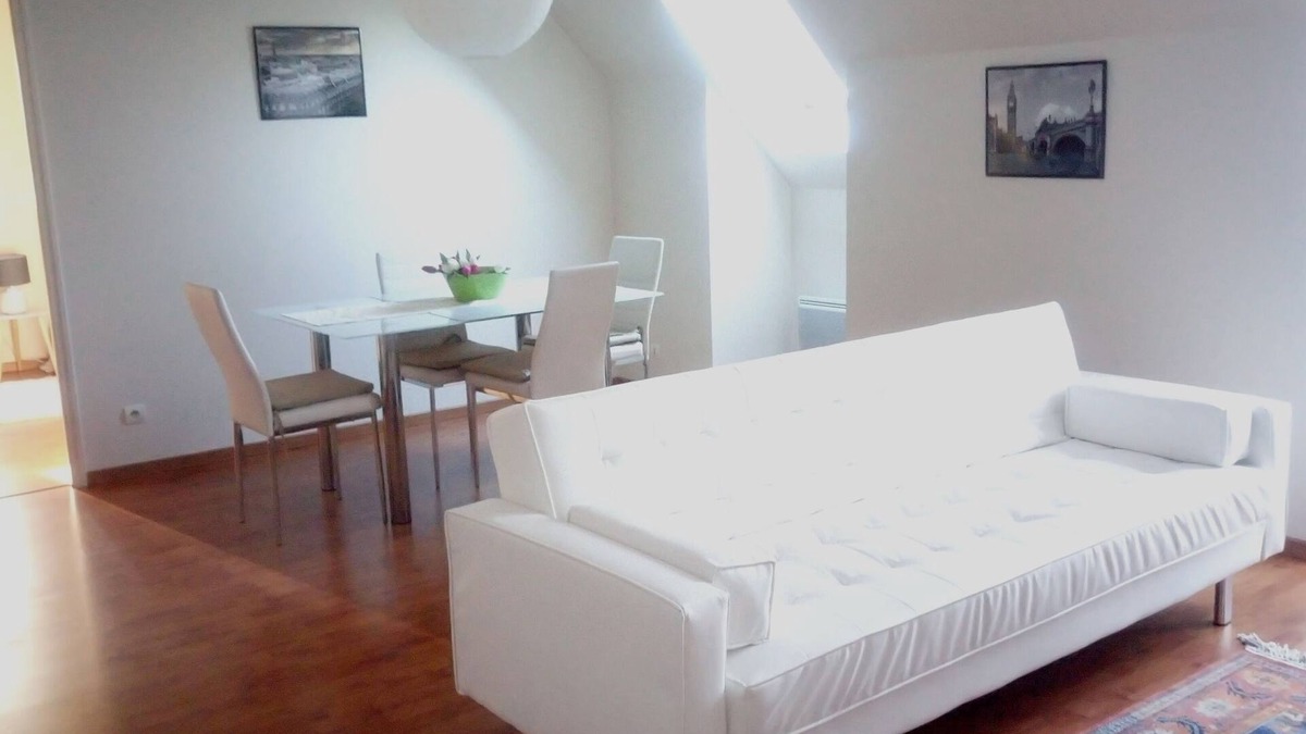 Jouars-Pontchartrain Apartment | Two Rooms in the Forest