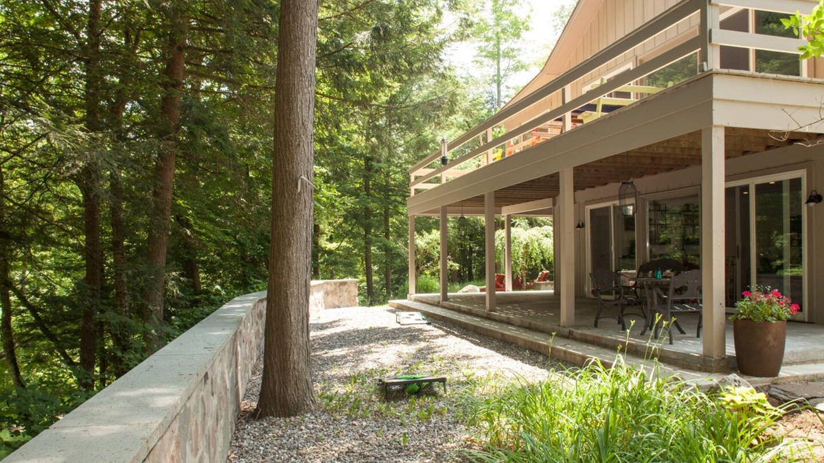 Hillsdale Apartment | Two Rooms with En-Suite in Quiet Woodland