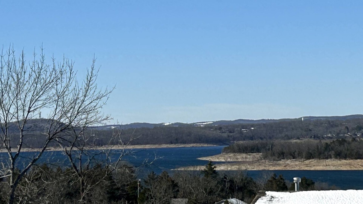 Lakeview House | Two Seperate Living Areas with Views of Bull Shoals Lake and Dam