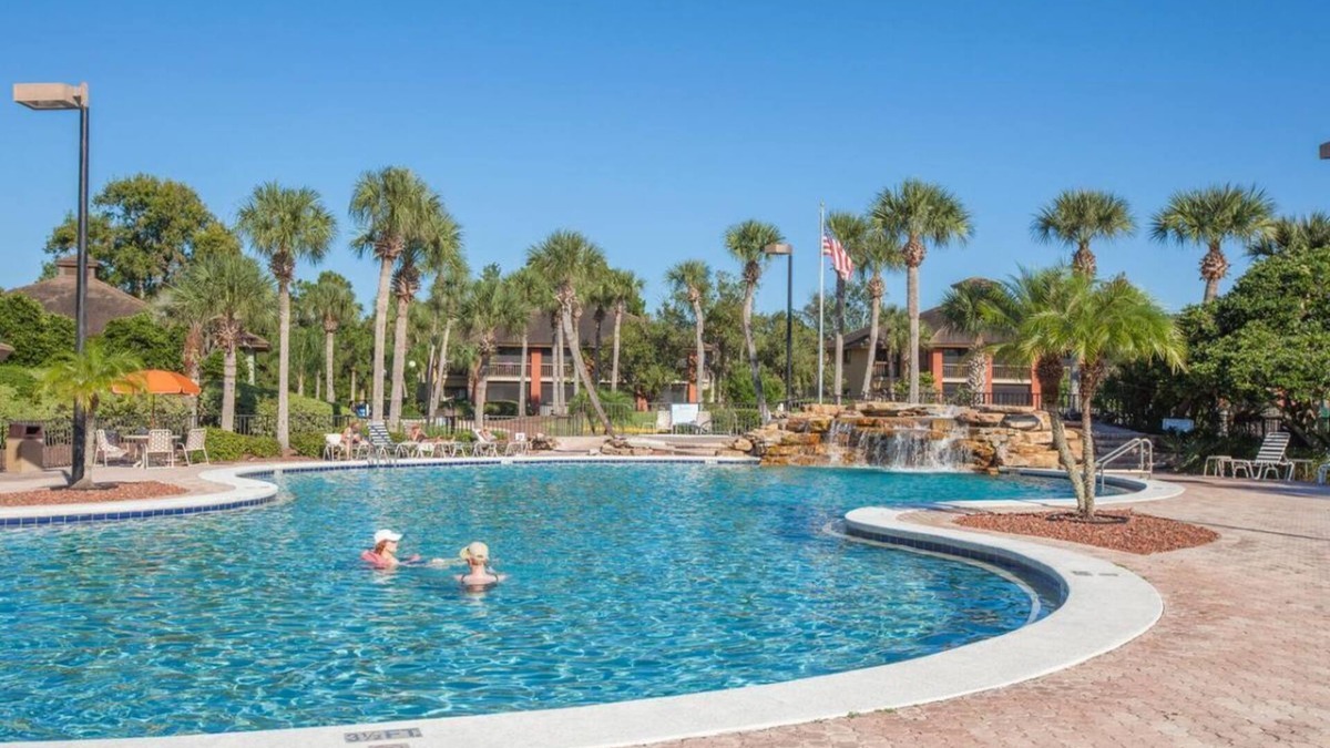 Palm Coast Hotel | Two Serene Accommodations with Full Kitchen, Near Beaches, Pool, Parking!
