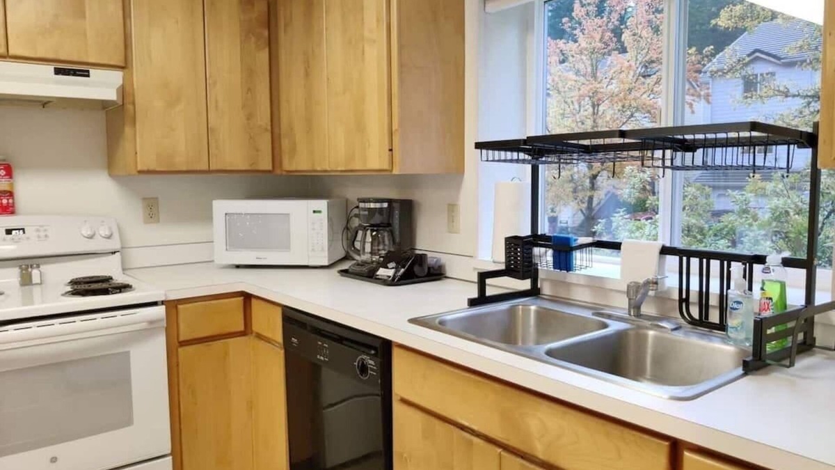 Corvallis House | TWO side-by-side dwellings for your giant group