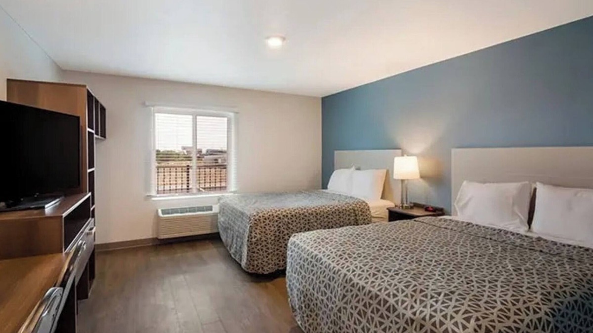Austin Hotel | Two Spacious Room Near UT Austin w/Full Kitchen – Ideal for Students & Families