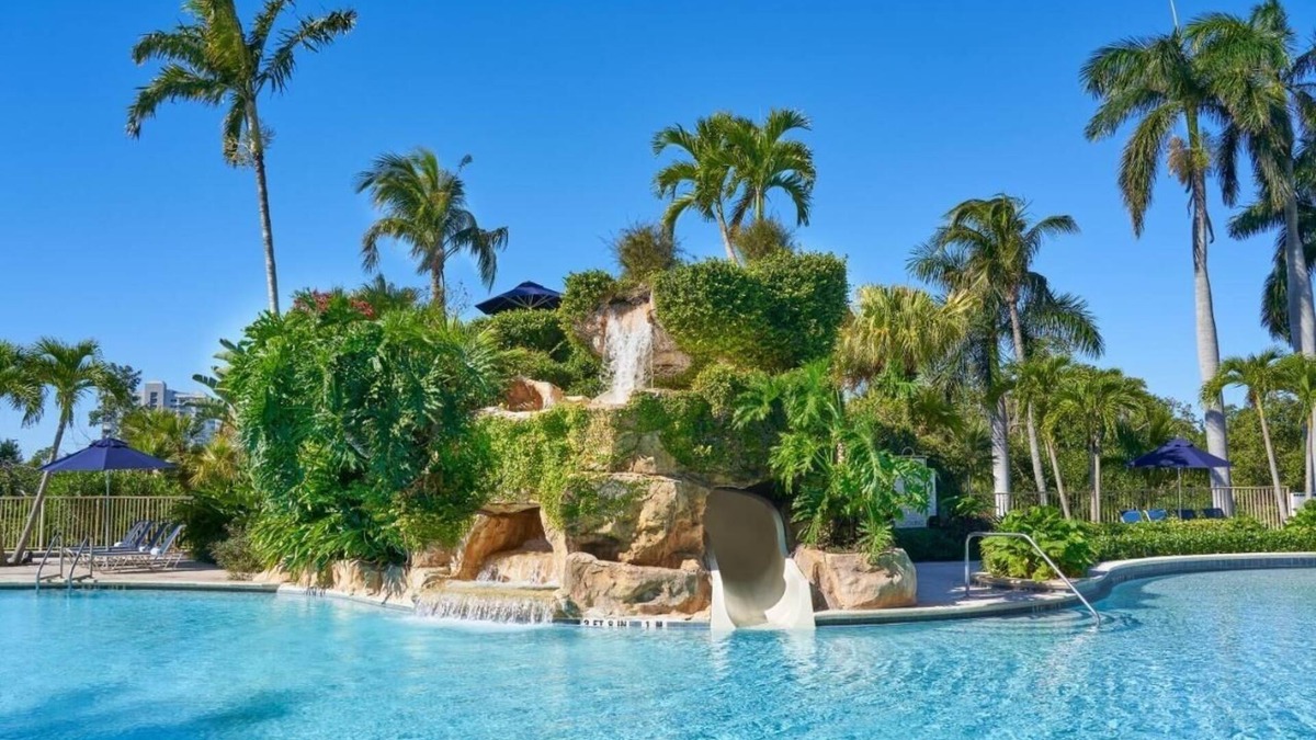 Pelican Bay Resort | Two Spacious Rooms w/Relaxing Gulf Views | Private Beach Access | Pets Allowed