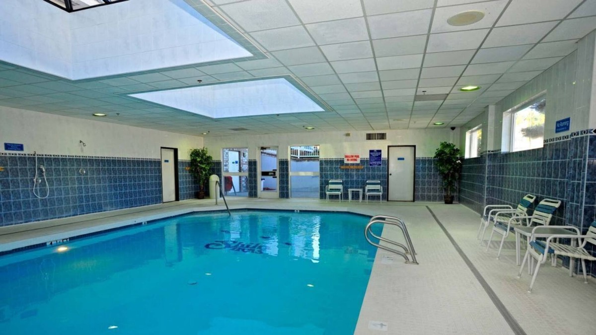 Altamont House | Two Spacious Units, Pool, Parking and Hut Tub