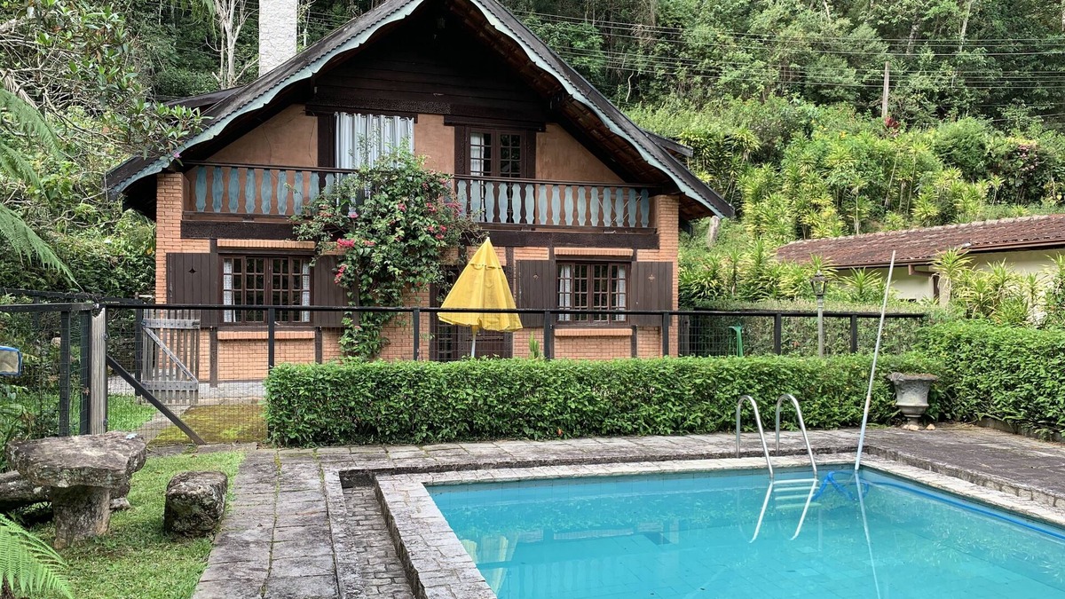 Mury House | Two-story house in Mury