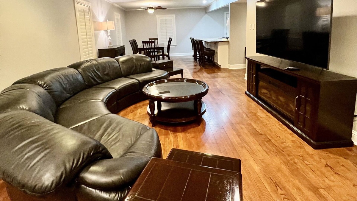 Greenway Plaza-Upper Kirby House | Two Story House in UPPER KIRBY/Montrose 4BR 3BA Gated Driveway