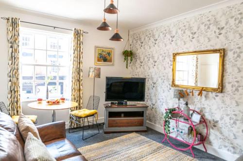Coleshill Apartment | Two Stylish Apartments Sleeps 10 BHX NEC