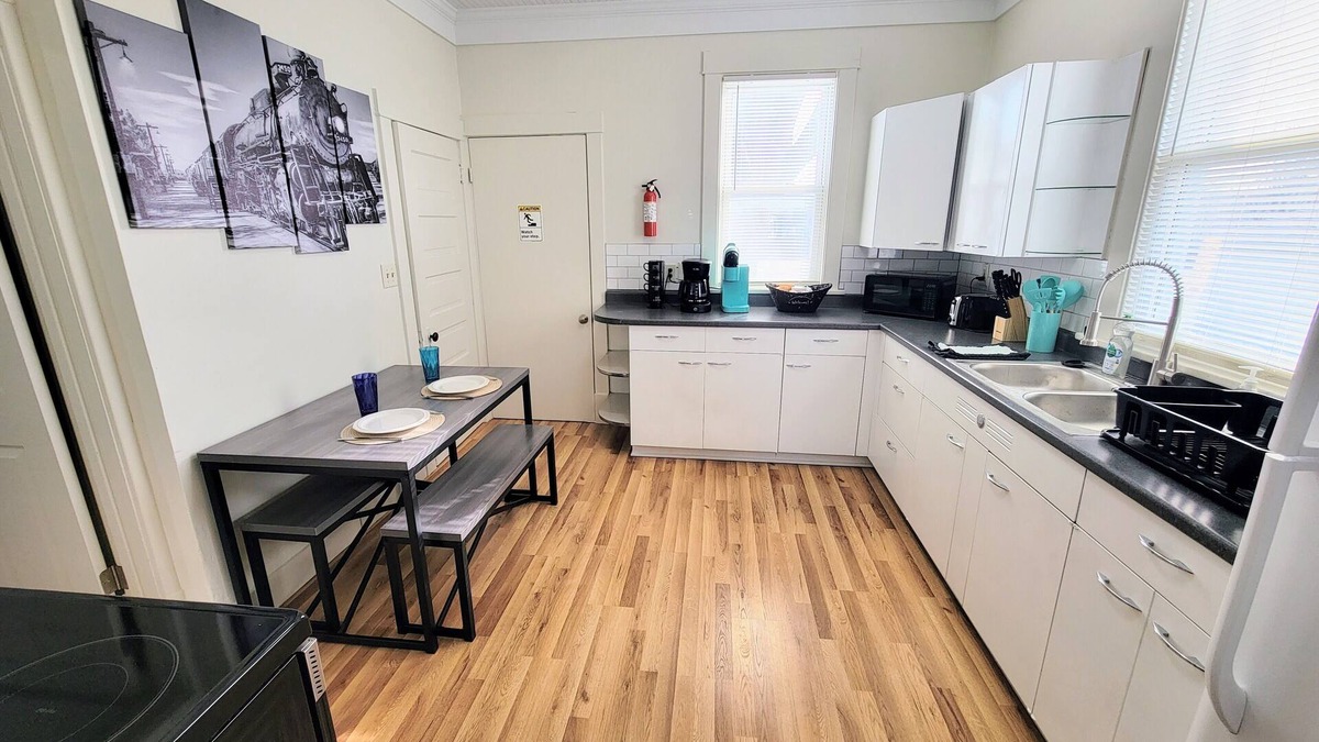 Galesburg House | Two-tone Train Home! King bed, Pet friendly, Foosball!