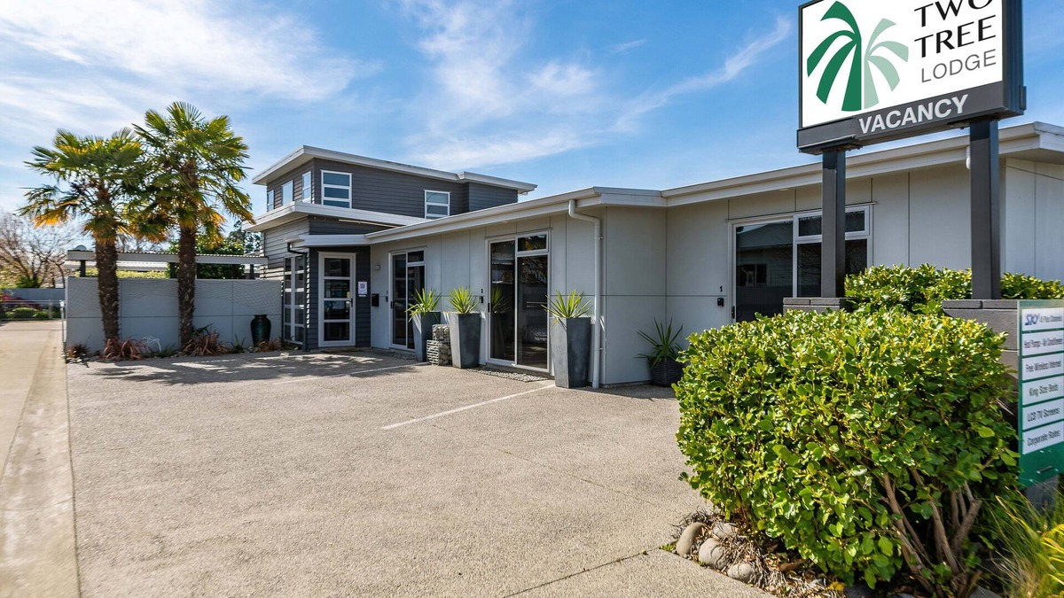 Blenheim Hotel | Two Tree Lodge
