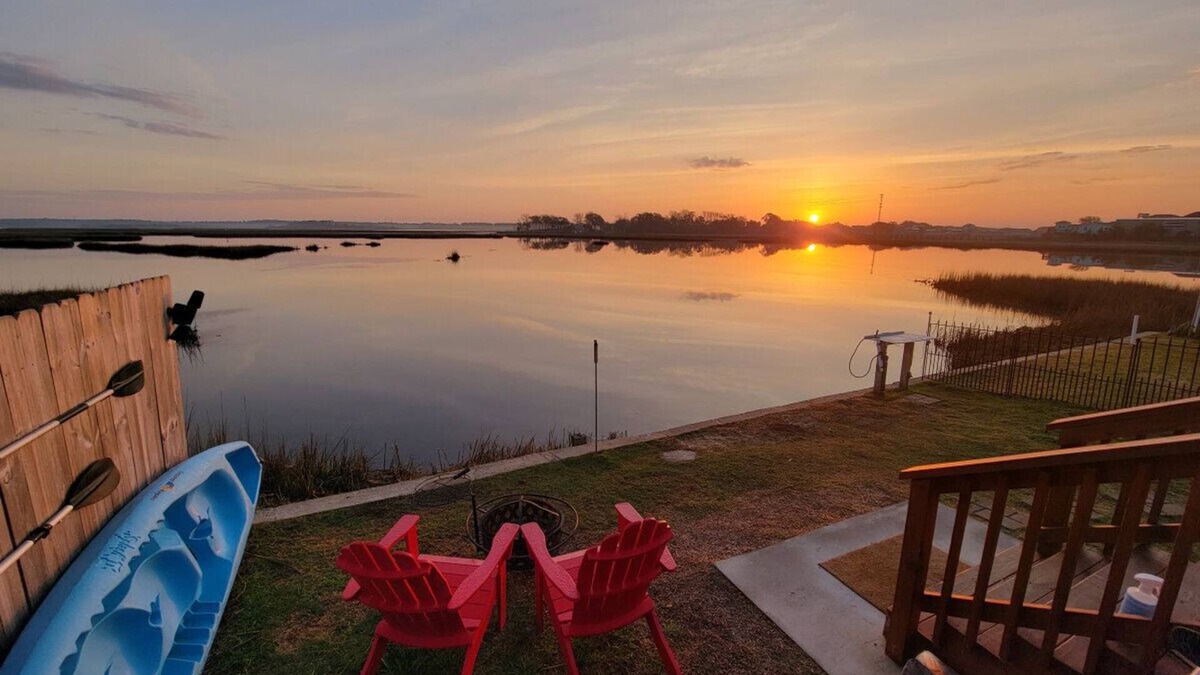 Cedar Point House | Two waterfront homes with endless adventure, hottub, kayaks, two jonboats, fishing, and three miles to beach