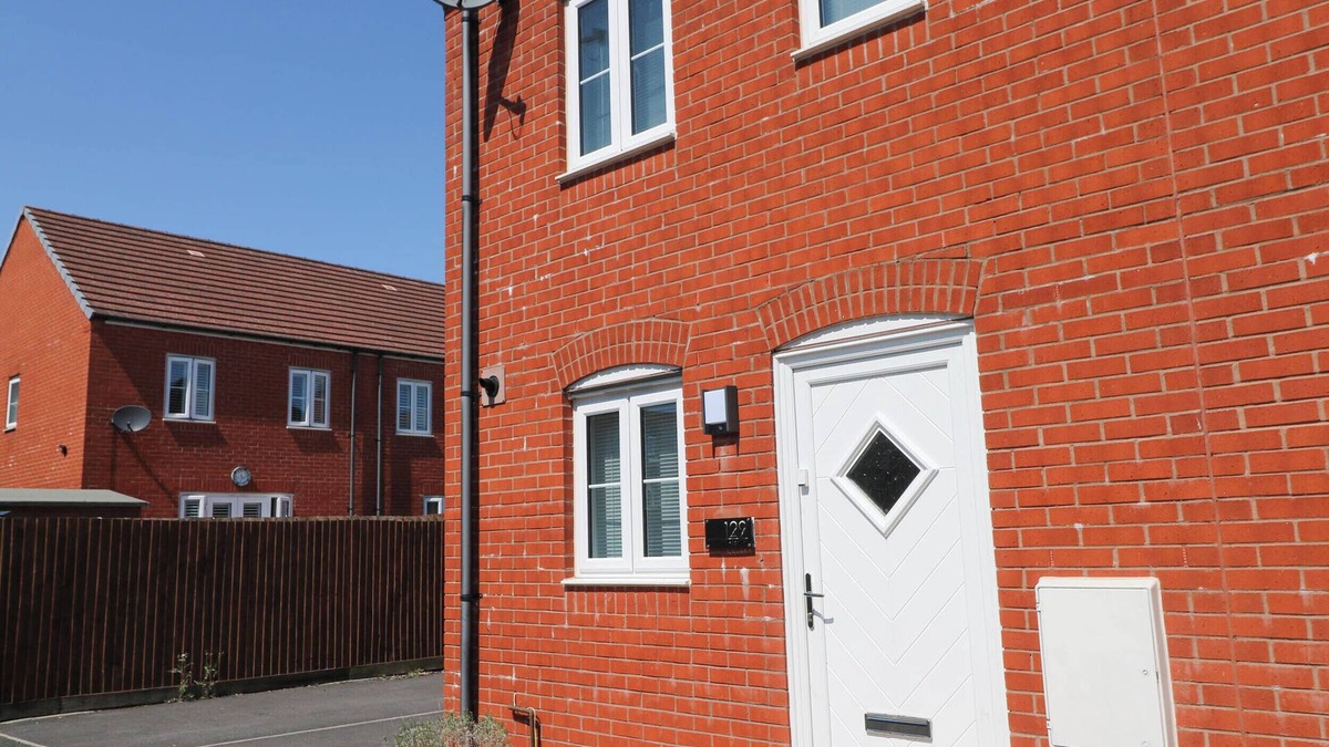 Llanelli Cottage | TY BACH TWT LLANELLI, pet friendly, with a garden in Llanelli