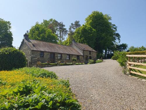 Llangybi House | Ty Barcud