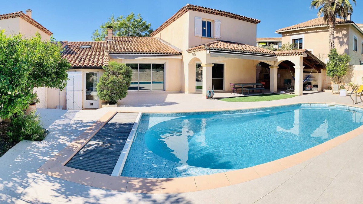 Vielle-Chapelle House | Ty'Bonheurs - Villa sleeps 8 with garden and pool, near the sea