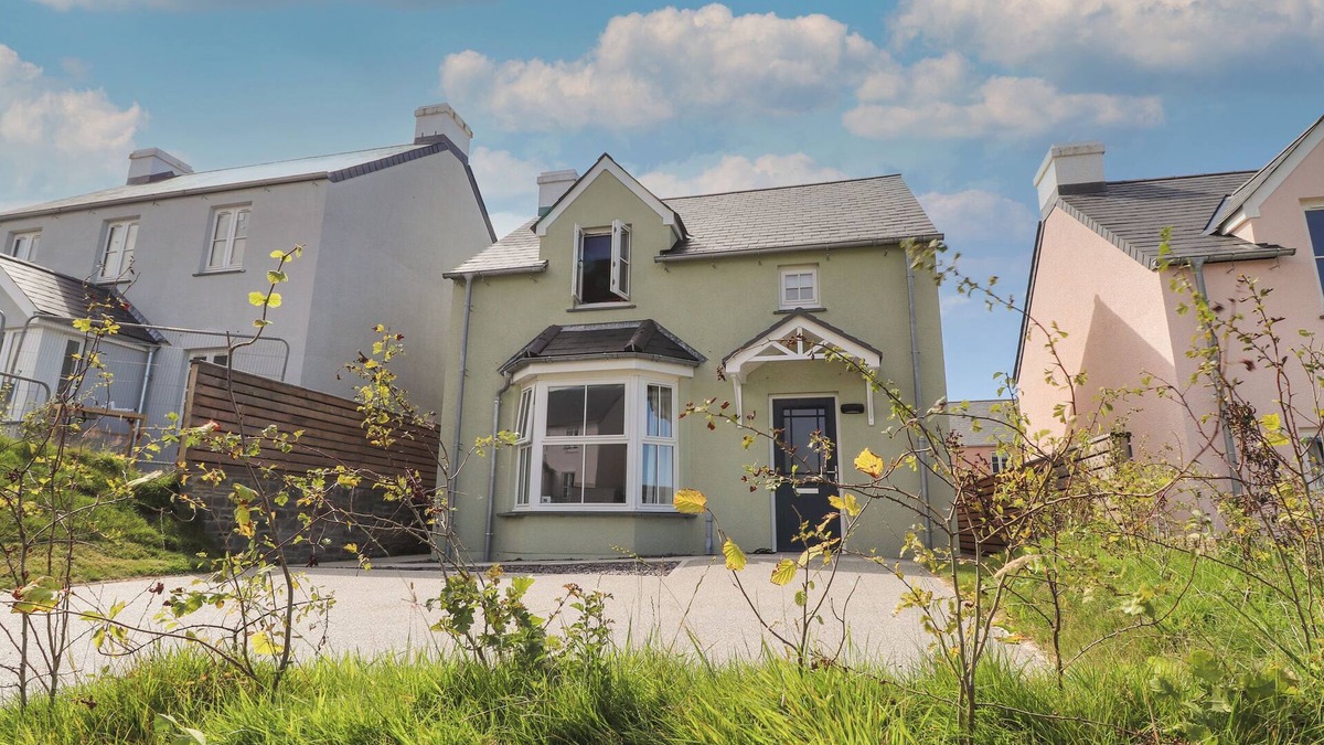 Newport Cottage | TY CAIO, family friendly, with a garden in Newport, Pembrokeshire