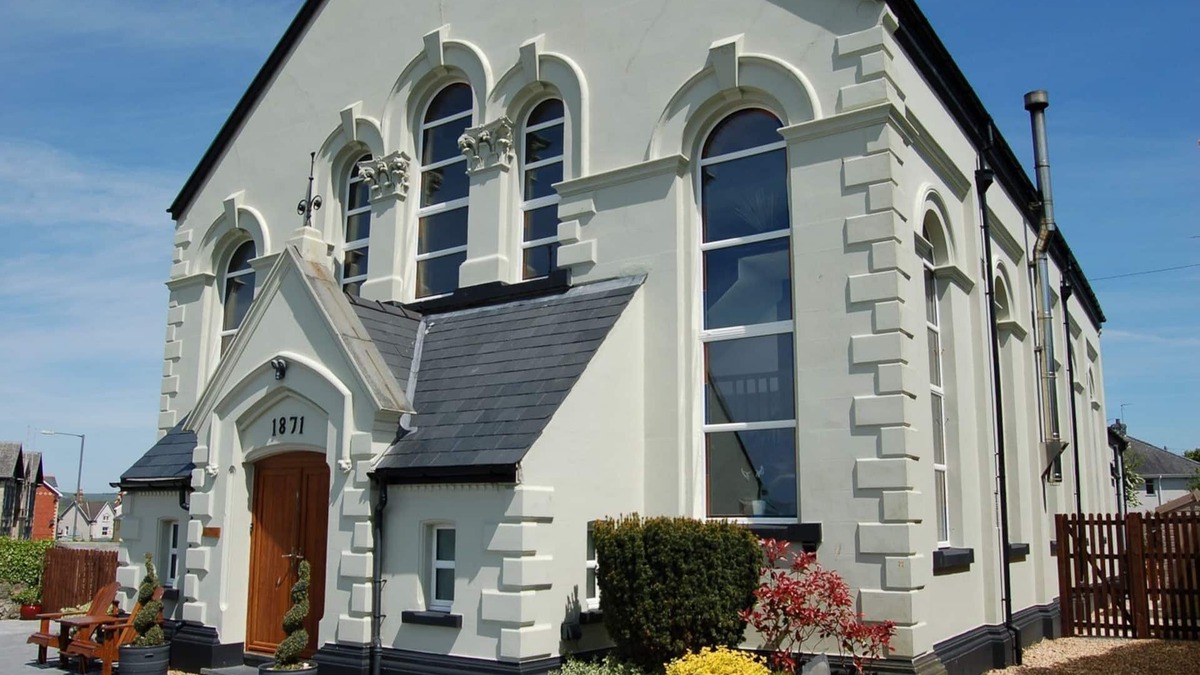 Tywyn House | Ty Capel, converted chapel with hot tub in Tywyn