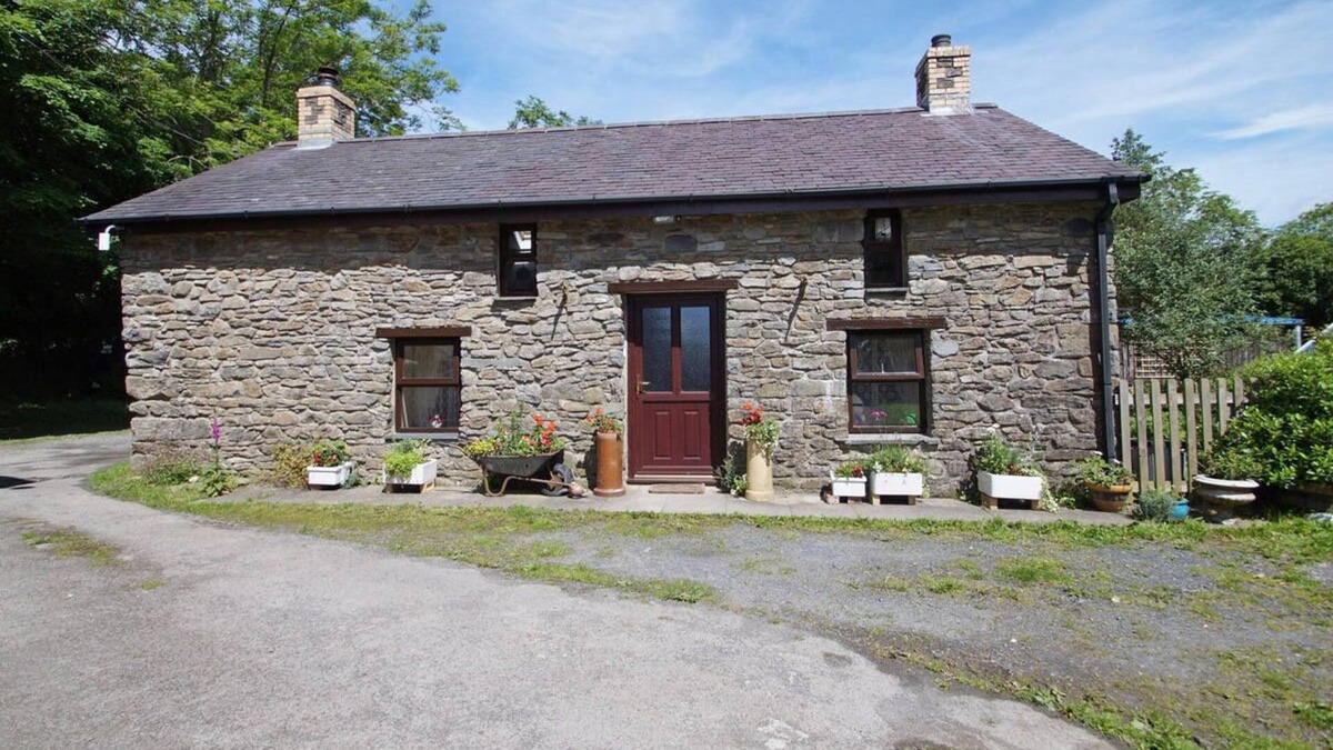 Llanon House | Ty Clyd in the beautiful Llanon