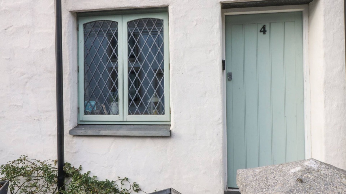 Llansaint Cottage | TY CRYDD, pet friendly, character holiday cottage in Kidwelly