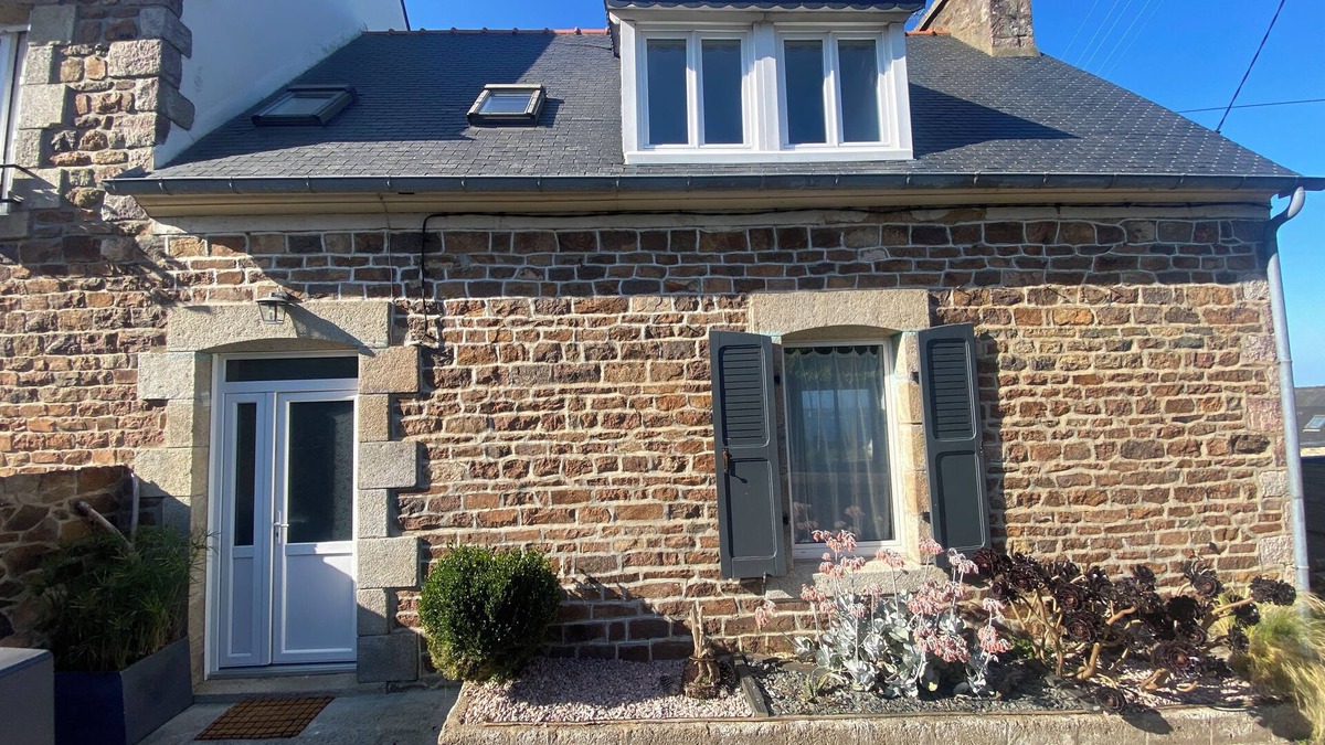 Loguivy House | TY LOUIS Fisherman's cottage with sea view and beaches 2 minutes walk away