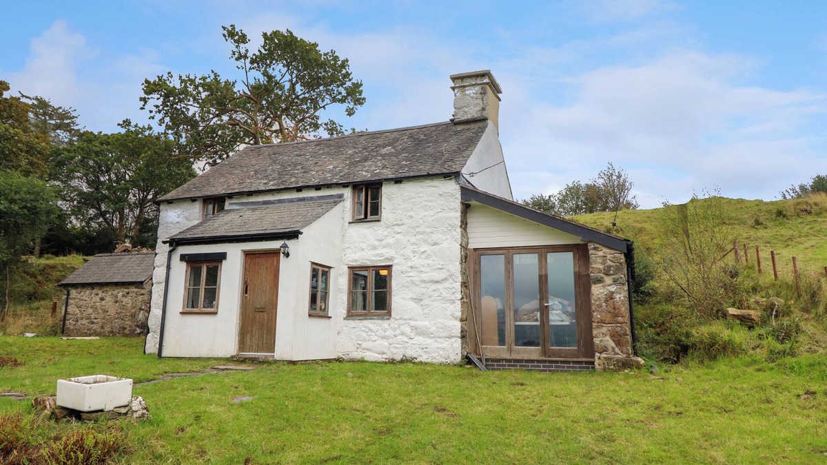 Dolgellau Cottage | TY NEWYDD UCHAF, pet friendly, character holiday cottage in Dolgellau