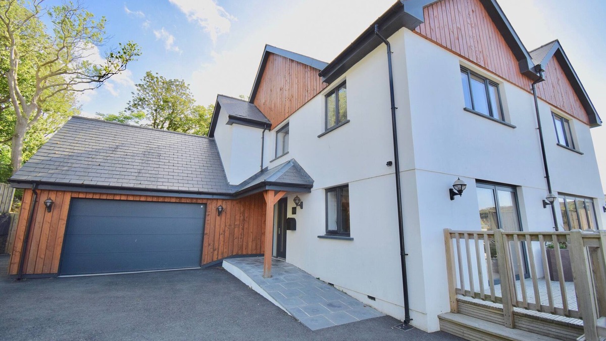 New Quay House | TY NI, pet friendly, luxury holiday cottage, with hot tub in New Quay