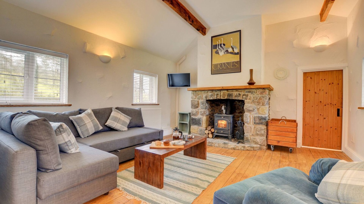 Llanrhychwyn House | Ty Rowan - Three Bedroom House, Sleeps 5