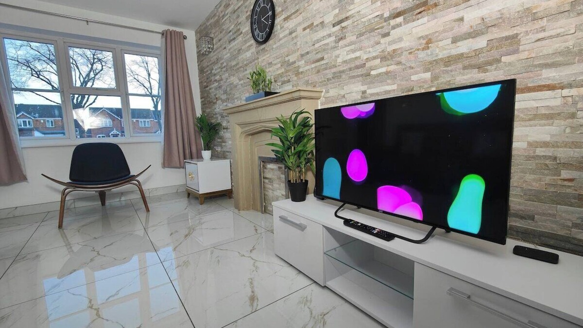 Erdington House | Tyburn House, Birmingham B24 with FREE Parking and FREE WiFi