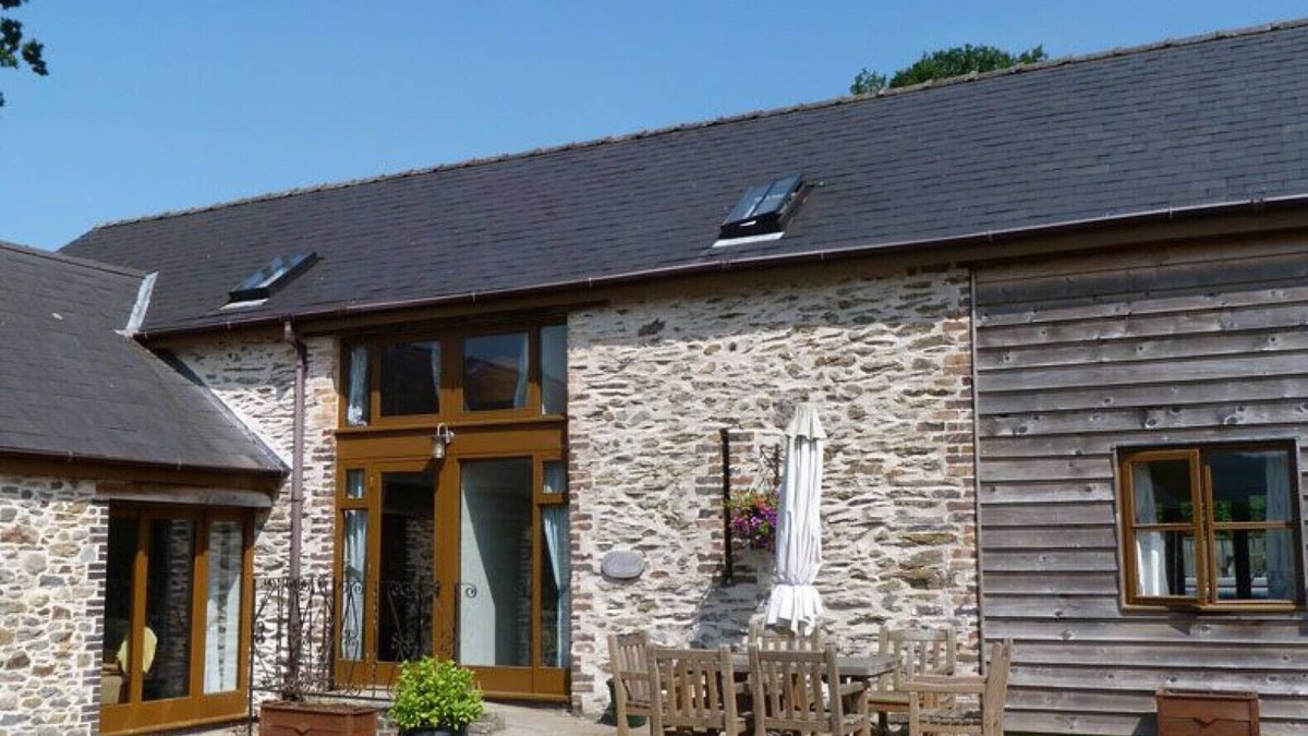 Cilmeri House | Tycanol - Four Bedroom House, Sleeps 7