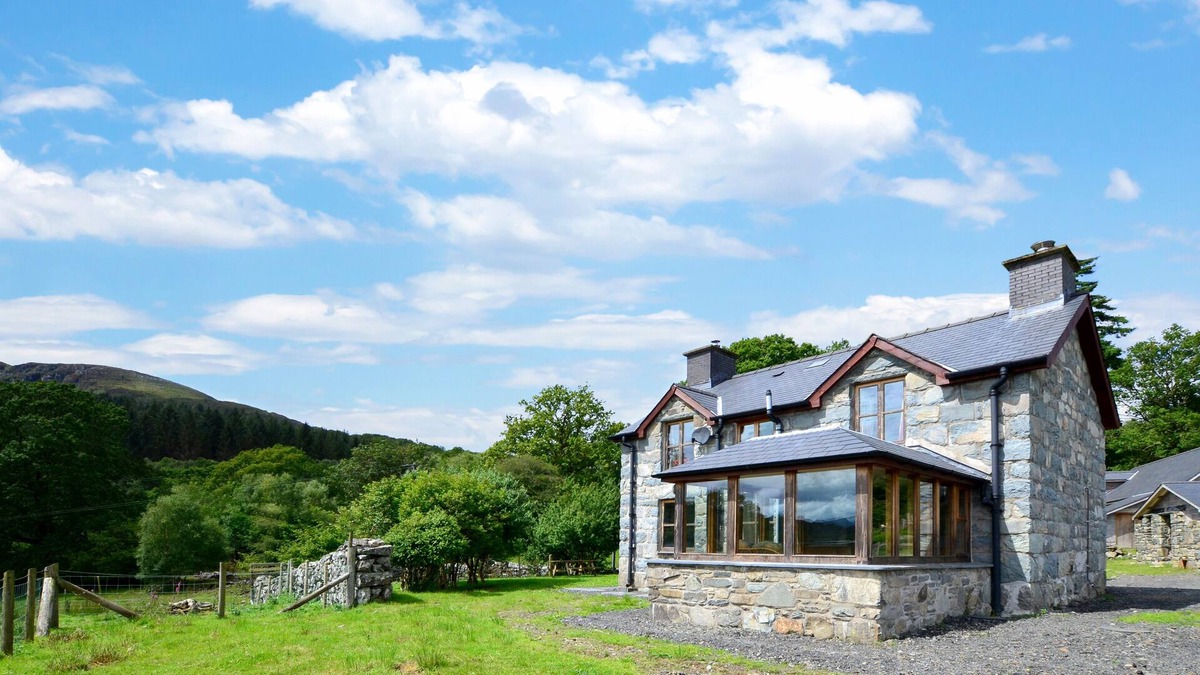 Ganllwyd House | Tyddyn Bwlch - Three Bedroom House, Sleeps 8