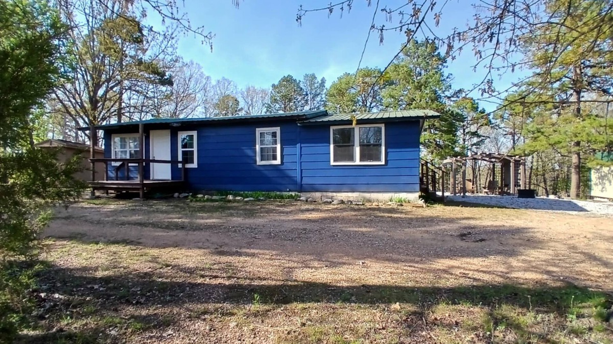 Saint Joe Cabin | Tyler Bend and Gilbert area 2-bedroom cabin