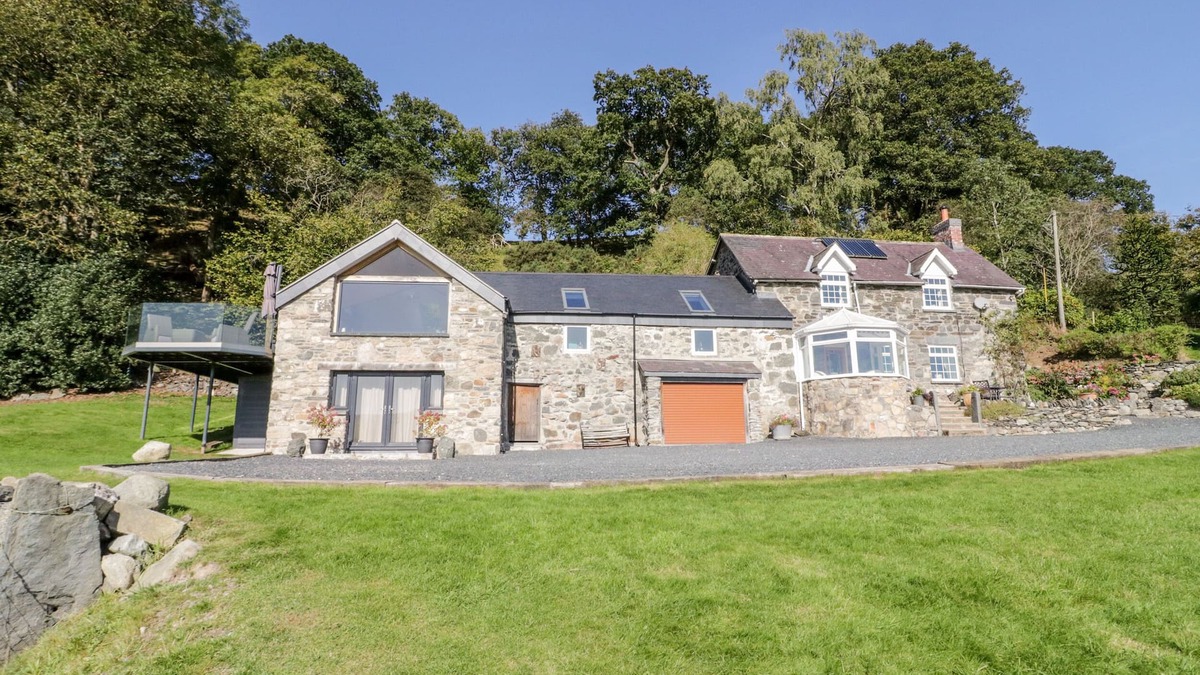 Corwen Cottage | TYN LLWYN, pet friendly, character holiday cottage in Pencoed