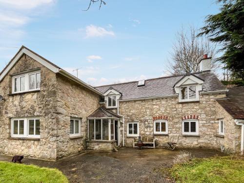 Mold House | Tyn Y Celyn - Uk48801