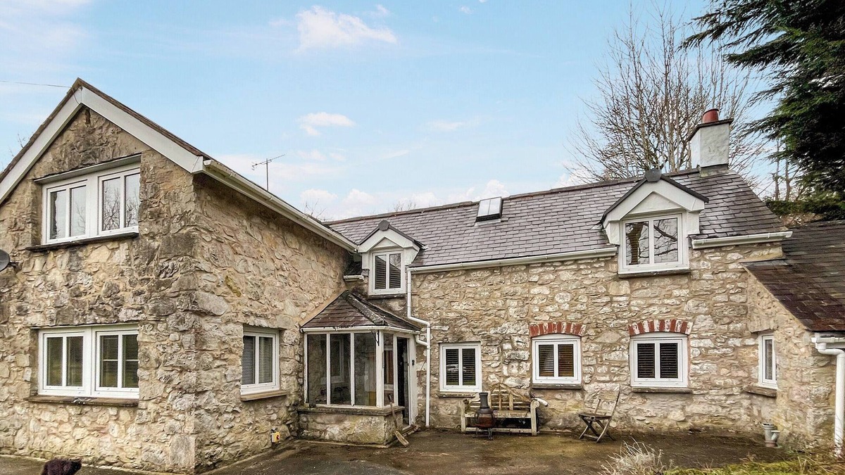Mold Cottage | Tyn Y Celyn - UK48801
