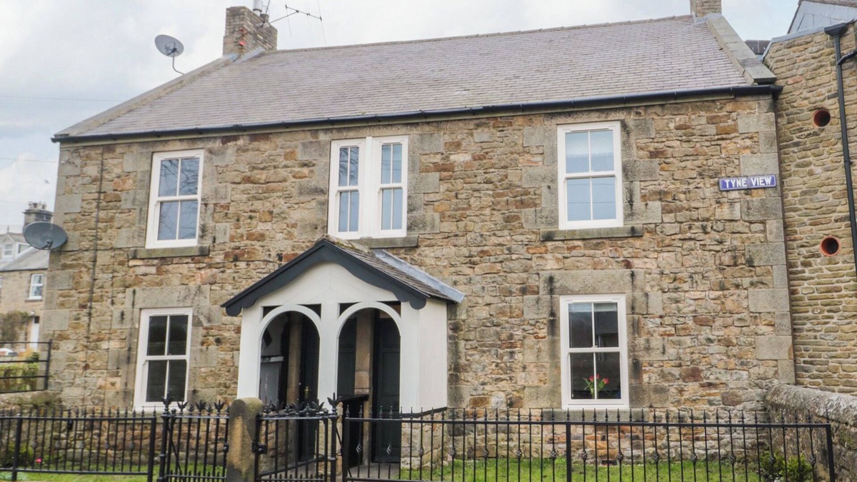 Bellingham House | TYNE VIEW COTTAGE, pet friendly, with a garden in Bellingham
