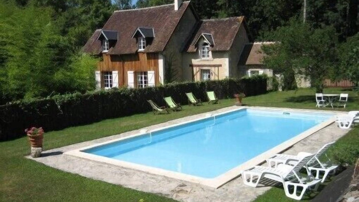 Cloyes-les-Trois-Rivieres Cottage | Typical house in the middle of the woods. private pool. 4 *