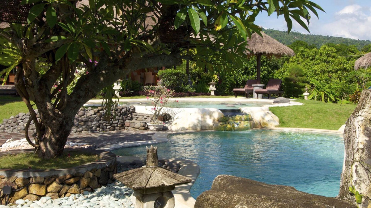 Lovina Villa | Typical Balinese villa with beautifully landscaped swimming pool