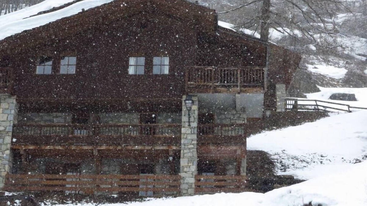 Les Brevieres Ski Chalet | Typical chalet, combining the charm of wood and stone, overlooking the Isère river