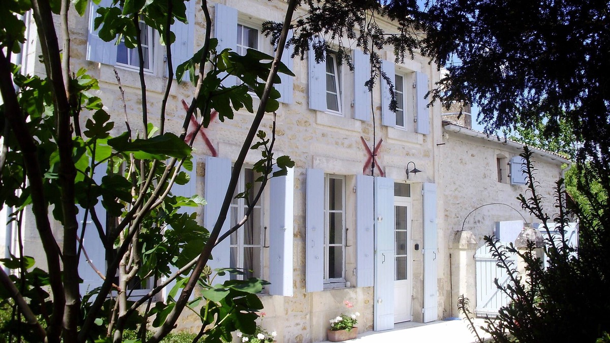Champdolent House | Typical Charente house in the middle of nature, 20 km away from the sea.