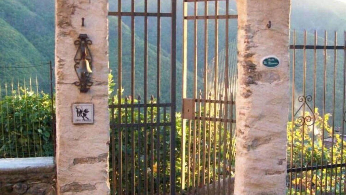 Stazzema House | Typical dwelling - Old renovated rustic house with private garden.