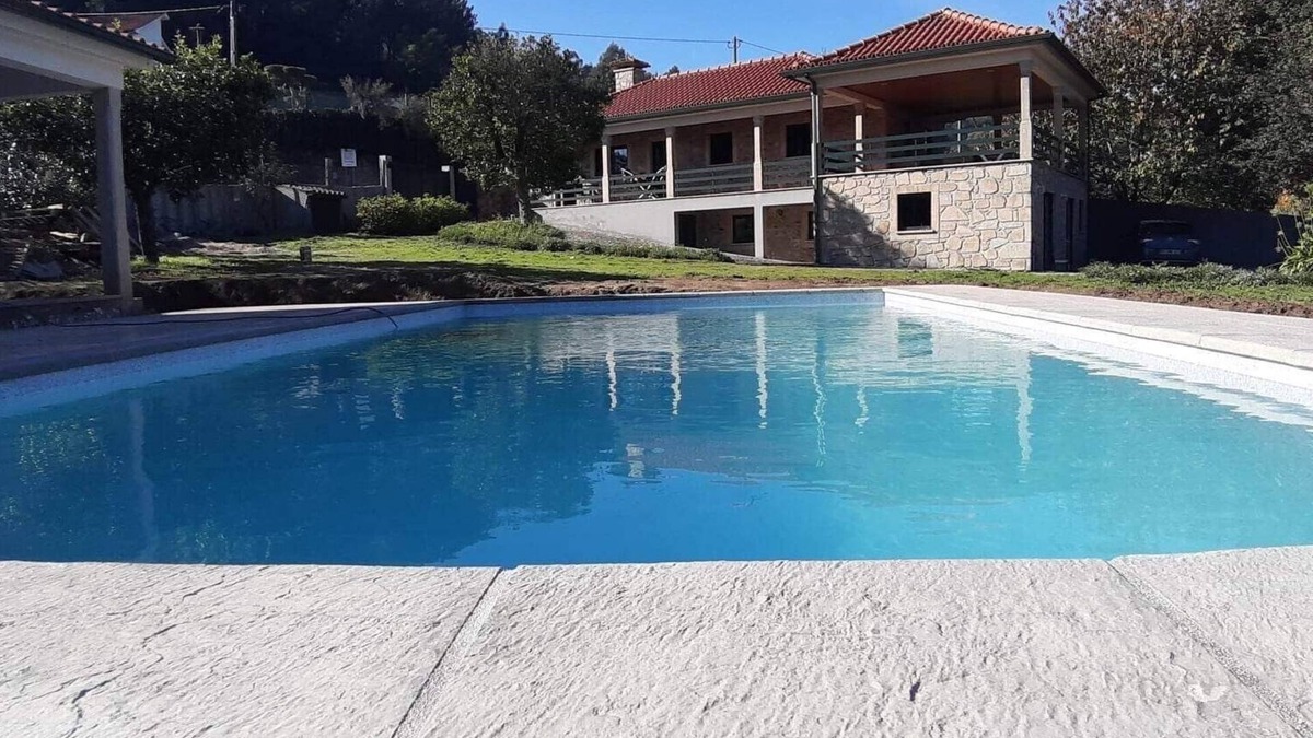 Valenca House | Typical house with swimming pool