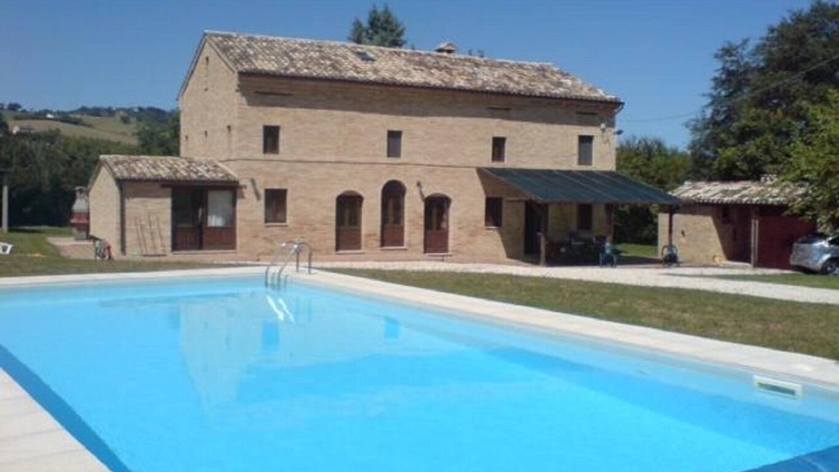 Mogliano Villa | TYPICAL ITALIAN STYLE VILLA WITH POOL AND BILLIARDS