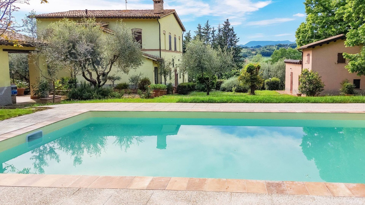 San Severino Marche House | Typical Le Marche region house surrounded by lush greenery, perfect for holidays and relaxation!